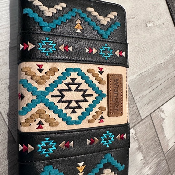 Wrangler Black and Teal Geometric Wallet - Picture 1 of 5
